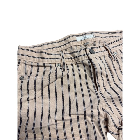 LOFT Ann Taylor Pinstripe Denim Shorts Peach Pink Navy Blue Striped Size 2 - Picture 2 of 3